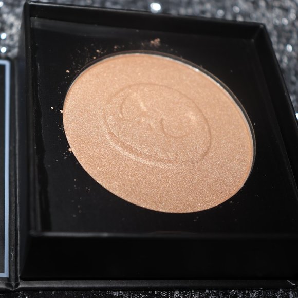 Makeup Revolution X Disney Nightmare Before X-Mas - Picture 2 of 3